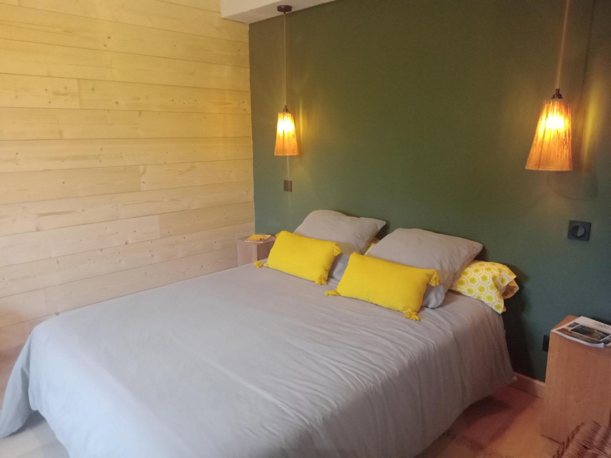 Le 28 Bed and Breakfast Uzerche Buitenkant foto